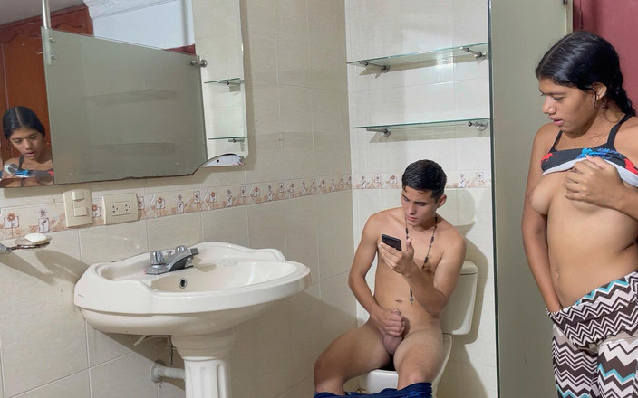 SOFIAYRIKY: 印度女孩看着我在一个地方自慰，我们最后狠狠地操我，直到她的屁股被牛奶填满