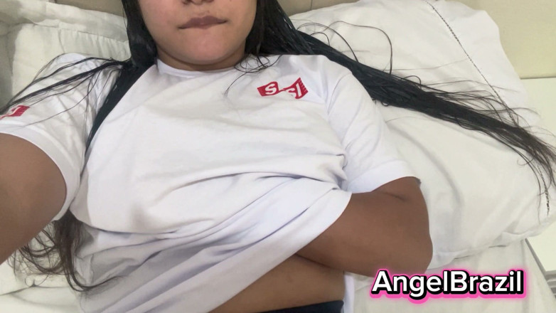 AngelNovinha: Colegiala Famosa Masturbándose Para Compañeros En Clase