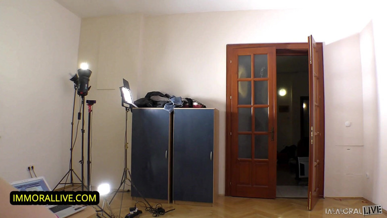 Immoral Live: V zákulisí křivky vysokoškolské coed Francesca DiCaprio drsná sexuální zkouška -...