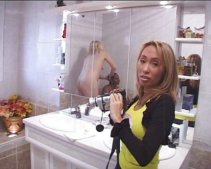 Planete Francaise: Натуральная французская блондинка получает межрасовый тройничок