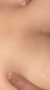 セクシーな日本の赤ん坊は、男が深い彼女の毛深い女をポンプしながら潮吹き