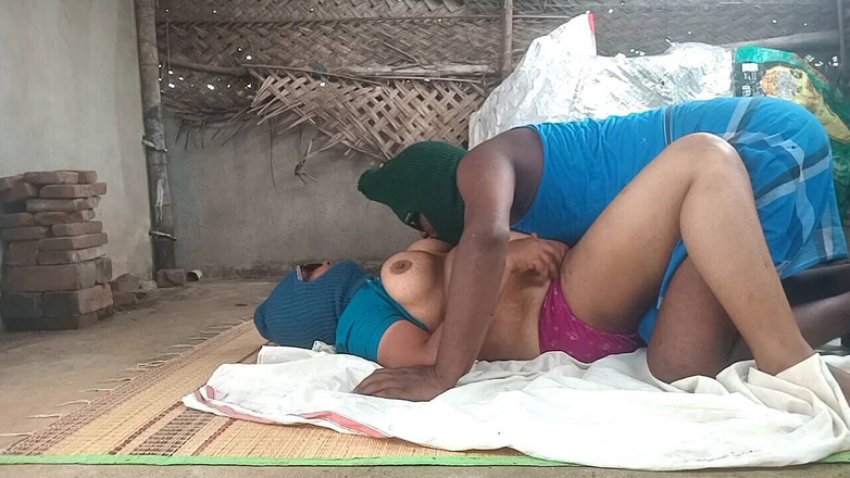 Priyanka314: 인도 - 미녀 주부 집에서 섹스