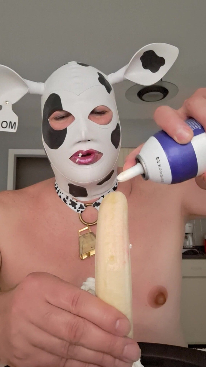 Victoria Lecherri: Hucow Đói Khát!