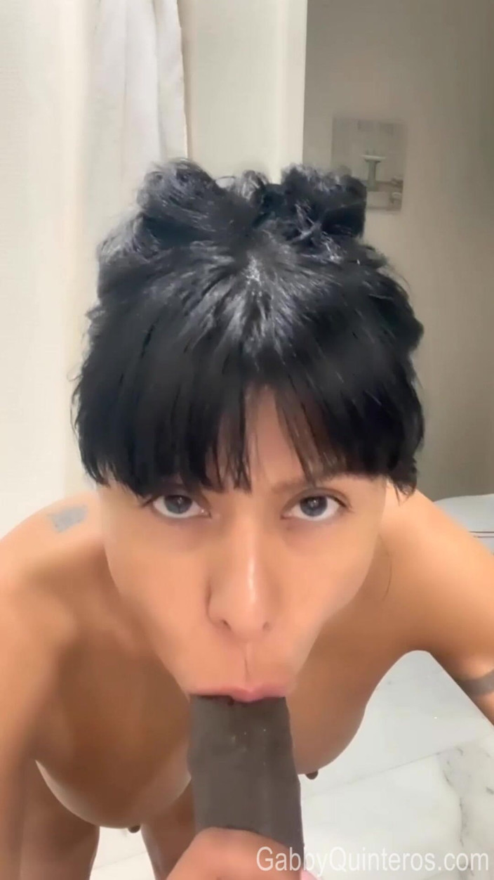 Gabby Quinteros: Gabby Quinteros îți sug sperma pe fața ei