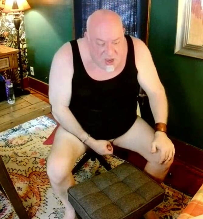 beardaddychub: Bearstepdaddychub ateşli hayranıyla mastürbasyon yapıyor ve konuşuyor!