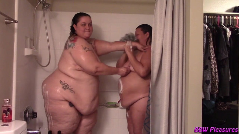 BBW Pleasures: BBW, meilleure amie sous la douche
