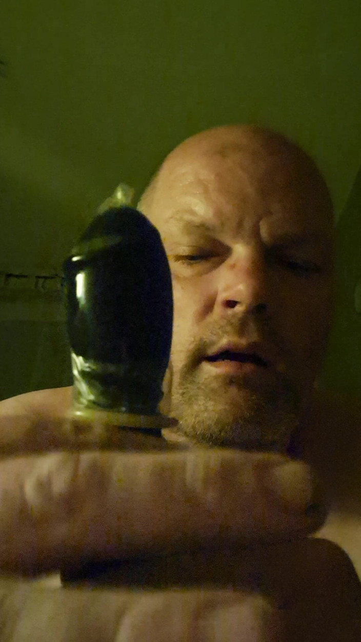 Fickspecht: Freshly Plugged the Slut