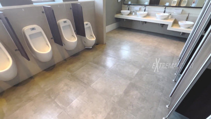 Extremalchiki: Umumi tuvalet yakalandı