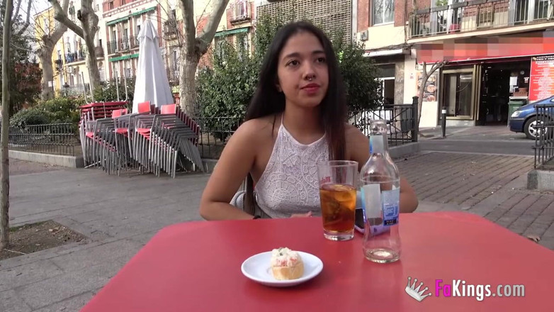 FAKings: Young but not shy teen enjoys a dose of showing...