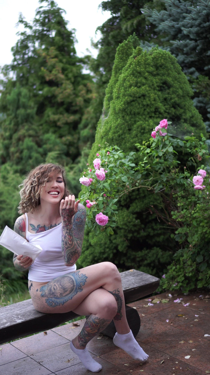 Roxy Rain: 이 팬티로 무슨 일이야