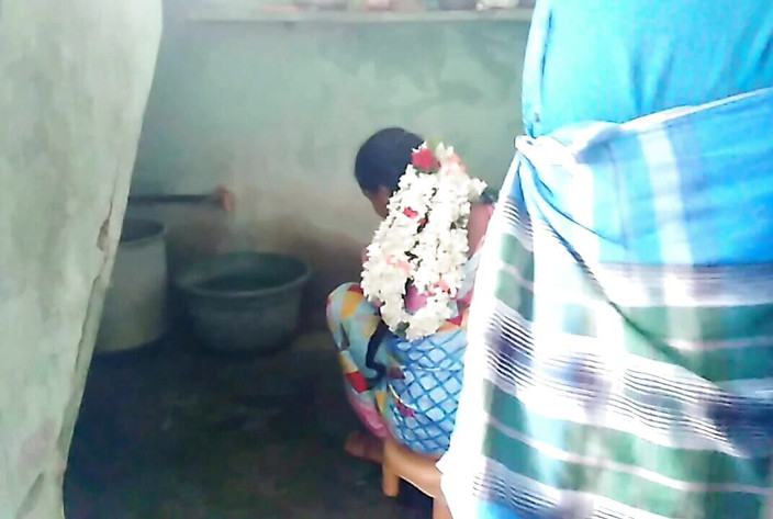 Priyanka314: Makcik desi blowjob zakar suami