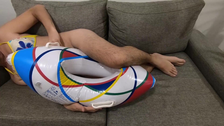 Inflatable Lovers: White swimring