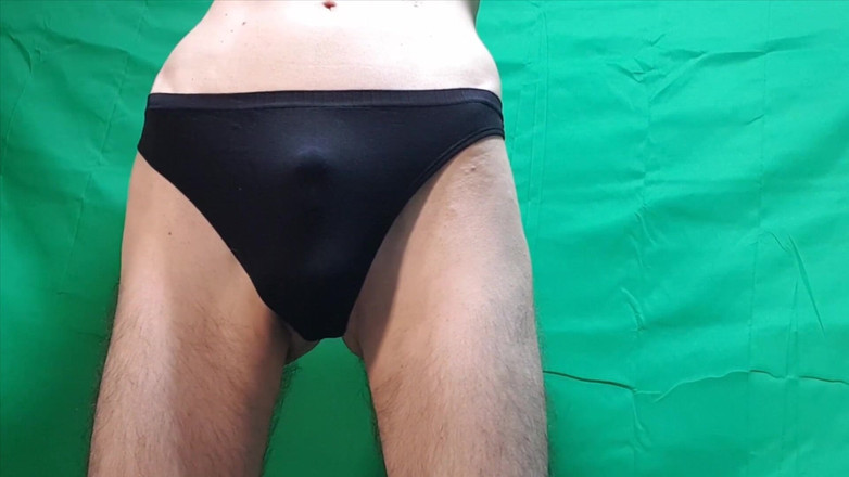 HeIsSooThin: Vyzkoušejte černé tanga