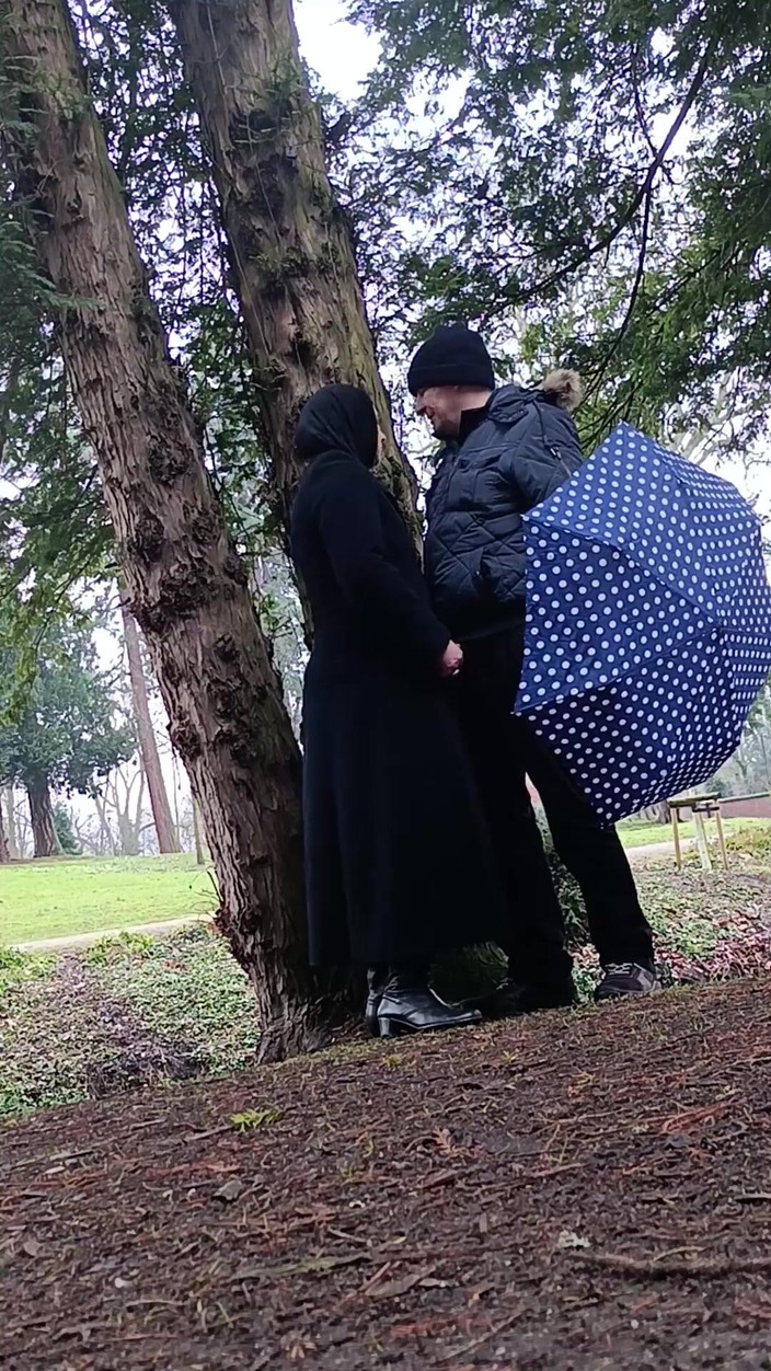 Asisa_oz: Ho giocato con un grosso cazzo fuori nel parco, ho...