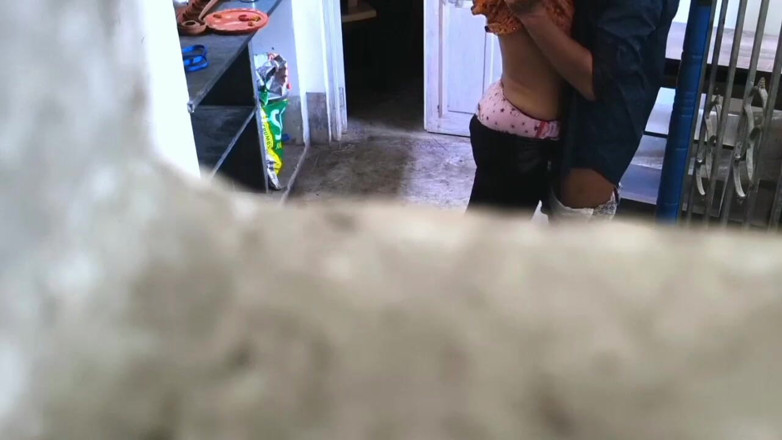 Fantacycutting: Người Ấn làm tình trong văn phòng, video được làm bí mật...