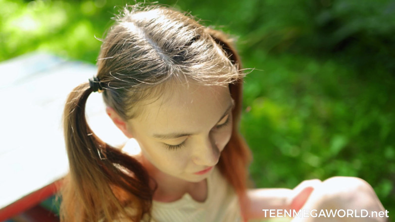 Teen Mega World: Cutie Orgasms on a Bench
