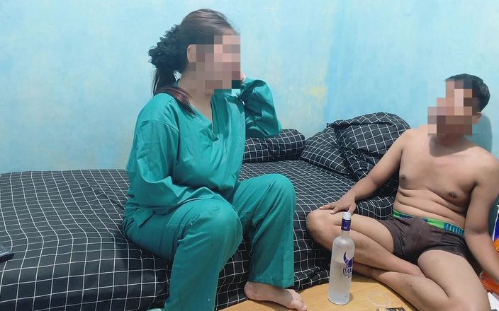 Purple sex: Знову п'є вечірку з сусідкою-членом чоловіка немає в будинку-інтернаті