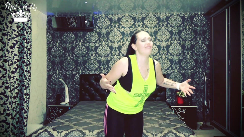 Goddess Misha Goldy: Beating my weight lifting challenge! More than 80 repeats for biceps
