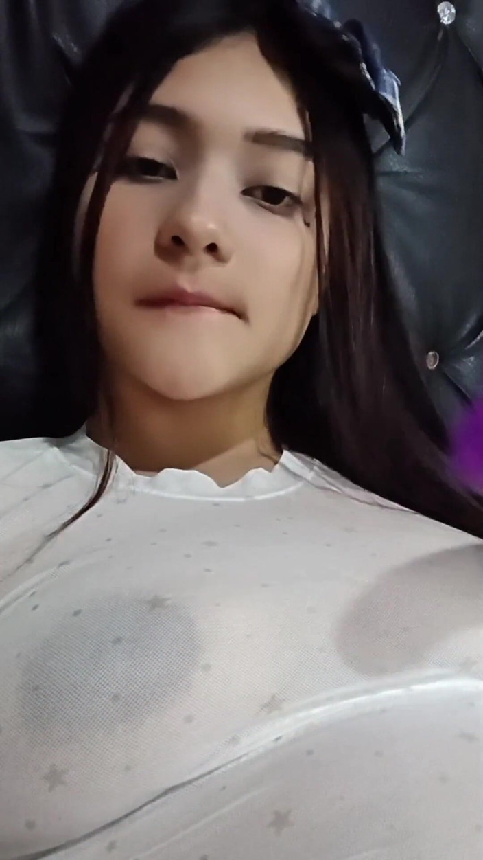 Yuli and tony: Aktris bokep lagi asik masturbasi