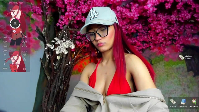 Lia Wood: Sex nud arată pizda tare în cameră