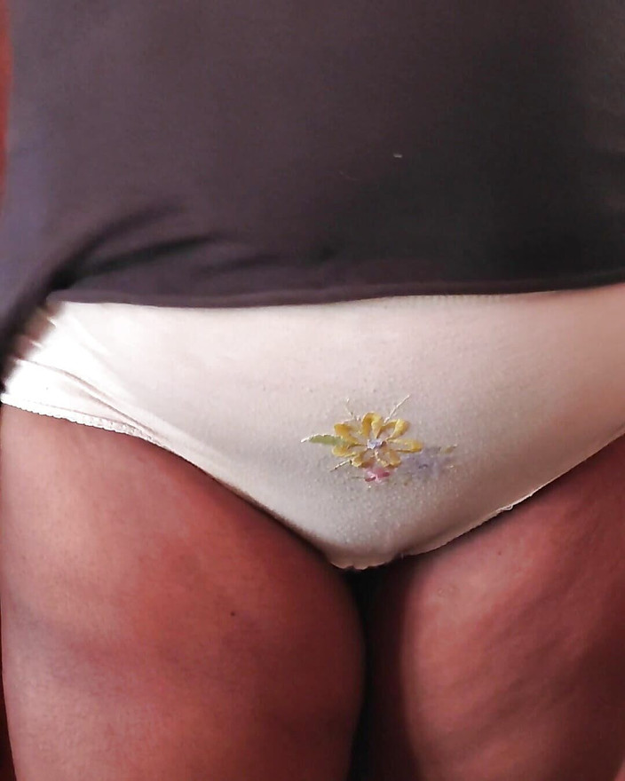 Realmallucouplevlog: 喀拉拉邦女孩在宿舍房间里穿着衣服