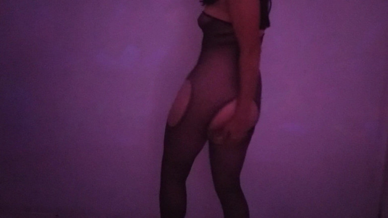 Regina Bella: Sexy dancing Latina with great ass