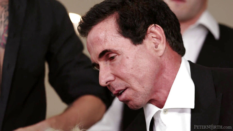 Peter North: Sa femme se fait baiser dans un gangbang