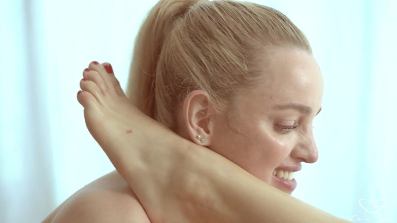 CharlieForde: Squeeze menampilkan Charlie Forde, Nova Hawthorne