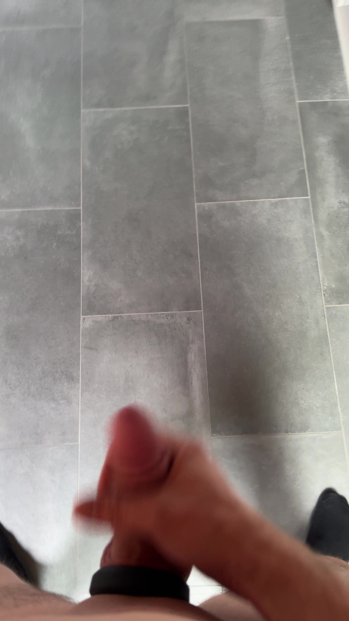 Outside: Ejaculând în bucătărie. Delecta