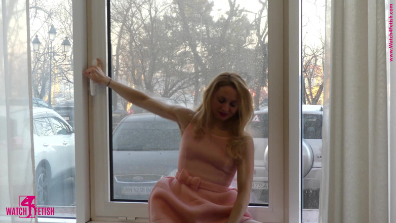 Gymnastic: Ballerina alone in the hotel