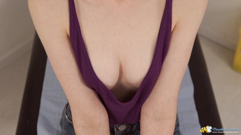 DownblouseJerk: Emily - pensando no seu pau - JOI