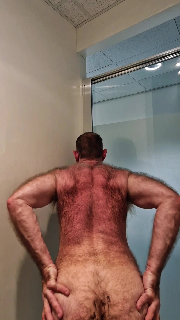 JackvanDean: Hairy Muscle Bear Flexes and Showers