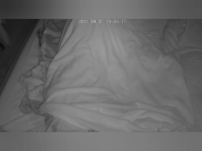 KittieNoOne: M-a prins masturbându-mă