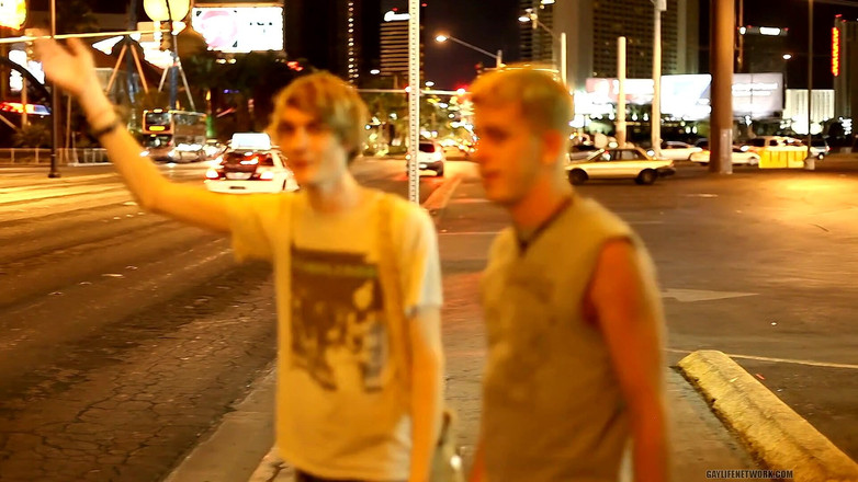 Lollipop Twinks: Twinks di vegas mempraktekkan keterampilan bercinta untuk kontes