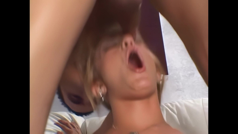 Wonderful Hot World X: Trina Michaels busiga kärring letar efter mer