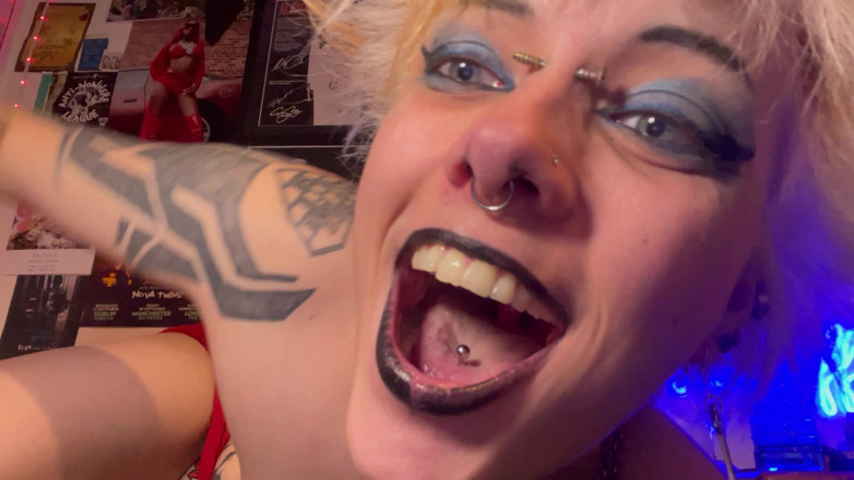 Glitterqueen1999: Goth Nostril Flaring, Rubbing Dildo, Drooling in Lipstick