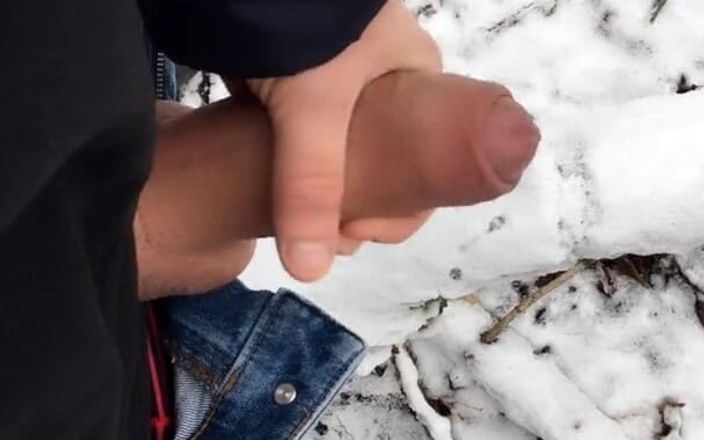 Idmir Sugary: Uncut Huge Dick Cumshot in the Snow