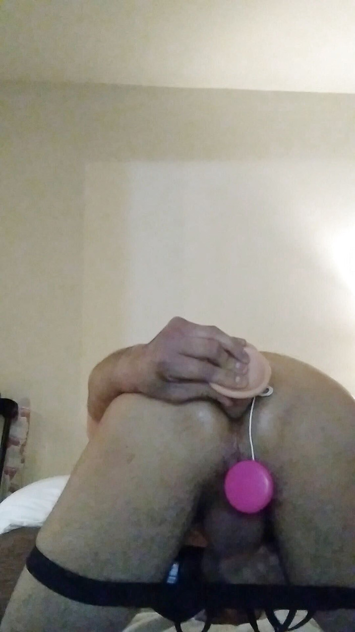 Nathan James: Jucărie cu cur