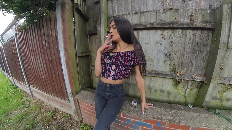 VR smokers HD-2D Videos Only: Kim Model - Dark Jeans