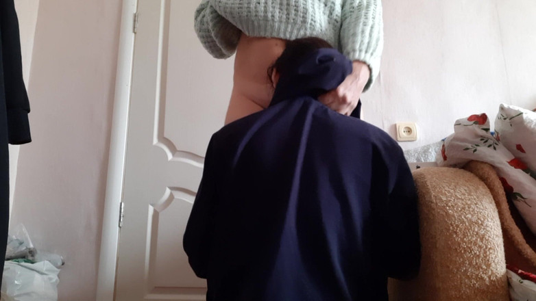 Lesbian-candys: 私の熱い義理の妹は、クンニリングス(トーキング付き)の贈り物に感謝しました