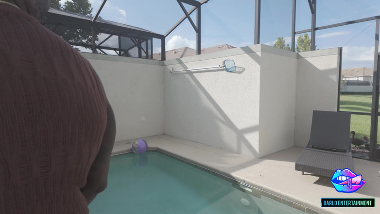 Darlo ent: En Förlorad Man Hittar Sig in I TVå Heta Kvinnosäng