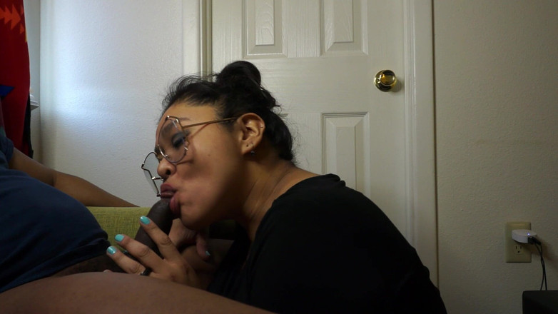 DeesDeepThroat: Притягиваю этот хуй своей глоткой