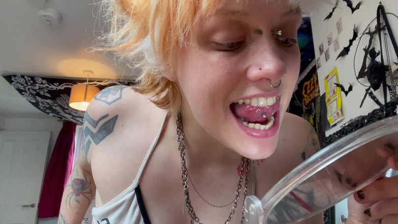 Glitterqueen1999: No Makeup Goth Girl Mouth Tour with Hand Mirror
