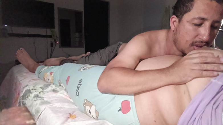 Stepmom_with_big_tits: Bu Brezilyalı kızınki kadar lezzetli bir amcığı hiç tatmamıştım, o çok...