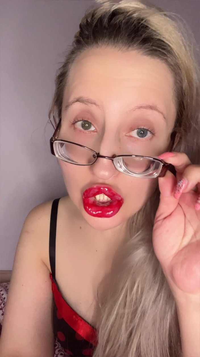 FinDom Goaldigger: Як ти хочеш, я показую тобі свої великі окуляри?