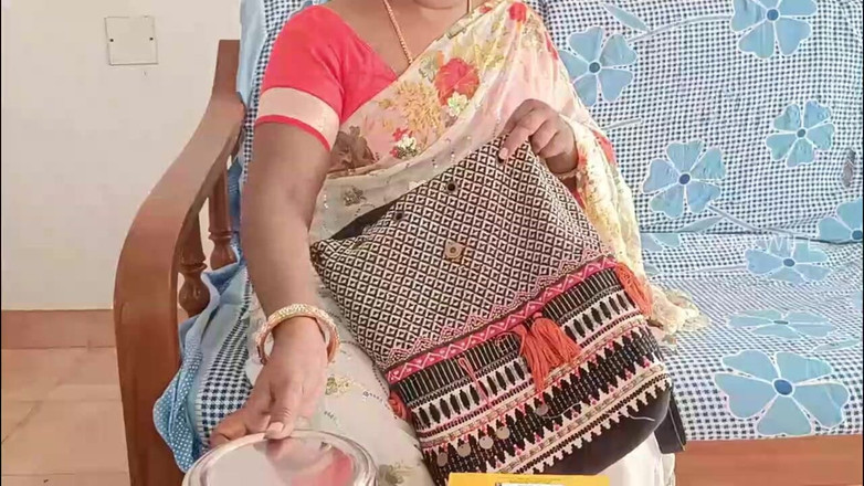 Luxmi Wife: Stiefzoo neukt stiefmoeder erotisch - sexy dialogen ondertitels