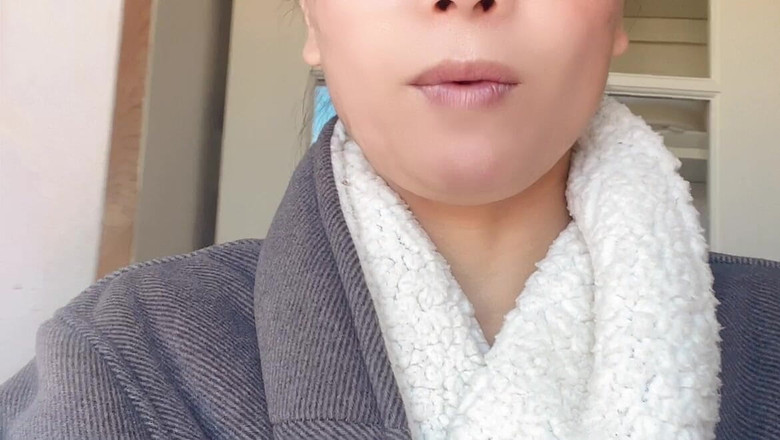 sweethanajapanese: Dışarıda soğuk havada amına işiyor