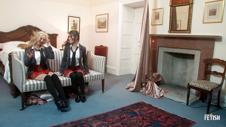 Kings Of Fetish: Jonge lerares straft vuile rondborstige studenten in een heet trio