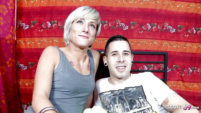 Full porn collection: Сексуальную худенькую тинку Vicky Wayne трахают в задницу на кастинге