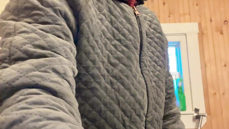 sweethanajapanese: 毛茸茸的小阴户在辣妹里撒尿